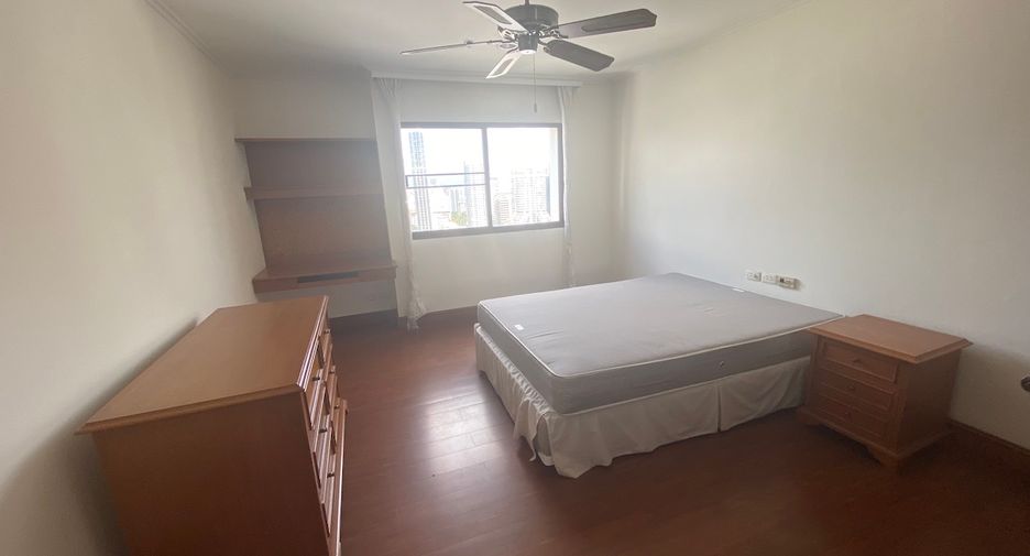 For sale 3 bed condo in Watthana, Bangkok