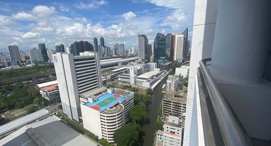 For sale 3 bed condo in Watthana, Bangkok
