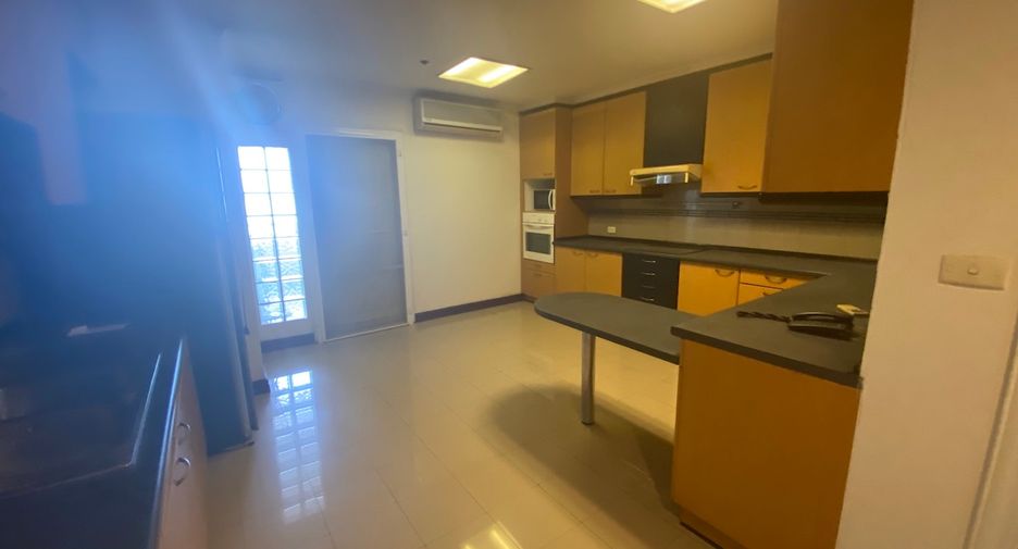 For sale 3 bed condo in Watthana, Bangkok