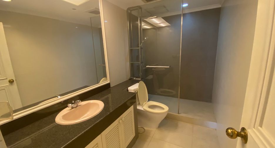 For sale 3 bed condo in Watthana, Bangkok
