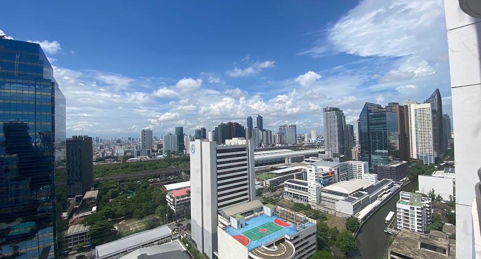 For sale 3 bed condo in Watthana, Bangkok