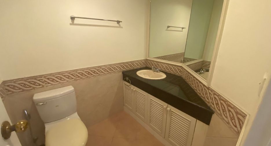 For sale 3 bed condo in Watthana, Bangkok