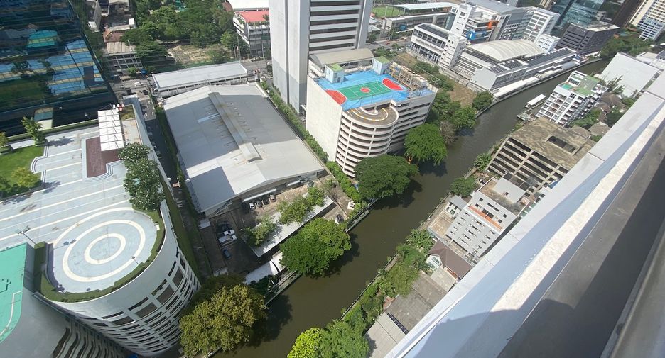 For sale 3 bed condo in Watthana, Bangkok