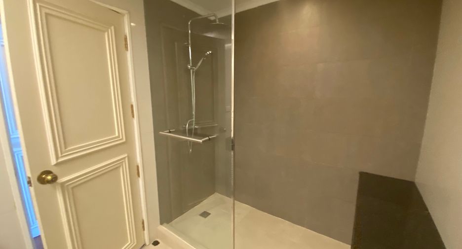 For sale 3 bed condo in Watthana, Bangkok