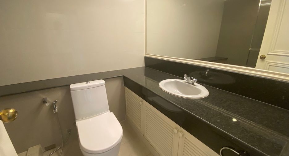 For sale 3 bed condo in Watthana, Bangkok