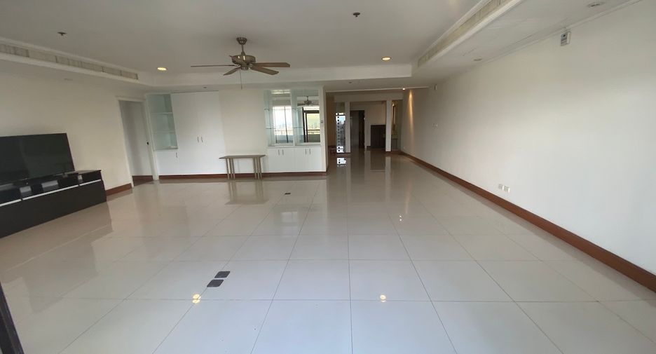 For sale 3 bed condo in Watthana, Bangkok