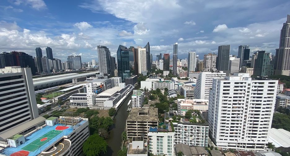 For sale 3 bed condo in Watthana, Bangkok