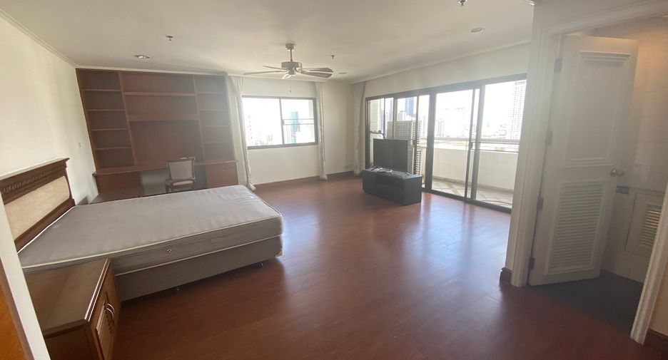 For sale 3 bed condo in Watthana, Bangkok