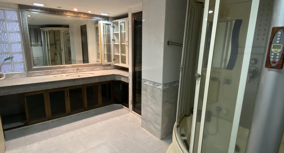 Condo en venta de 4 habitaciones en Watthana, Bangkok