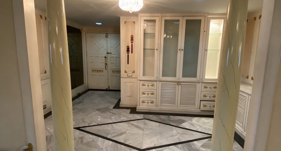 Condo en venta de 4 habitaciones en Watthana, Bangkok