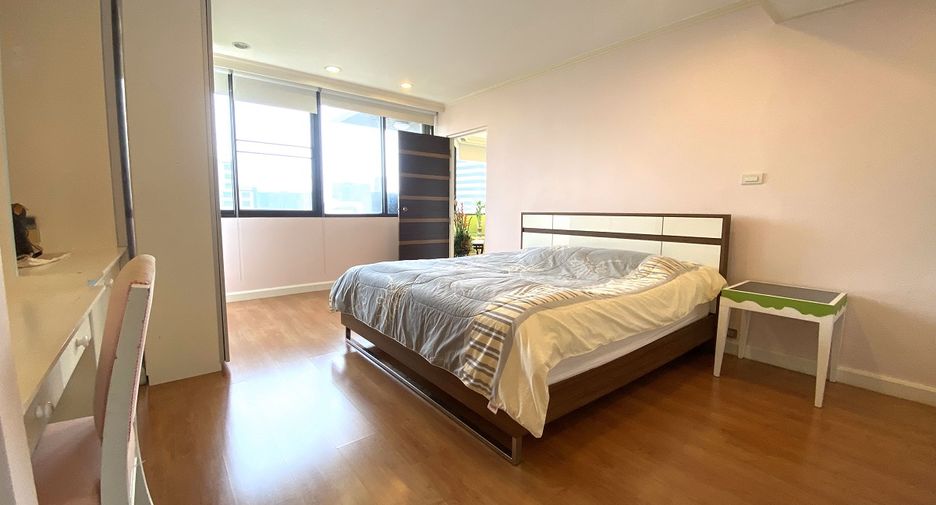 For sale 1 bed condo in Khlong Toei, Bangkok
