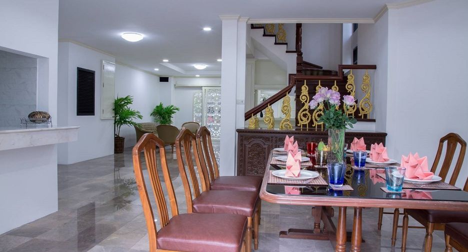 Casa adosada en venta de 3 habitaciones en Watthana, Bangkok