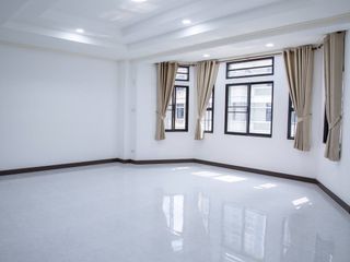 Casa adosada en venta de 3 habitaciones en Watthana, Bangkok