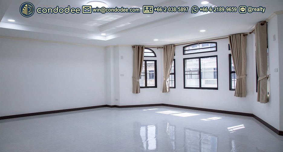 Casa adosada en venta de 3 habitaciones en Watthana, Bangkok
