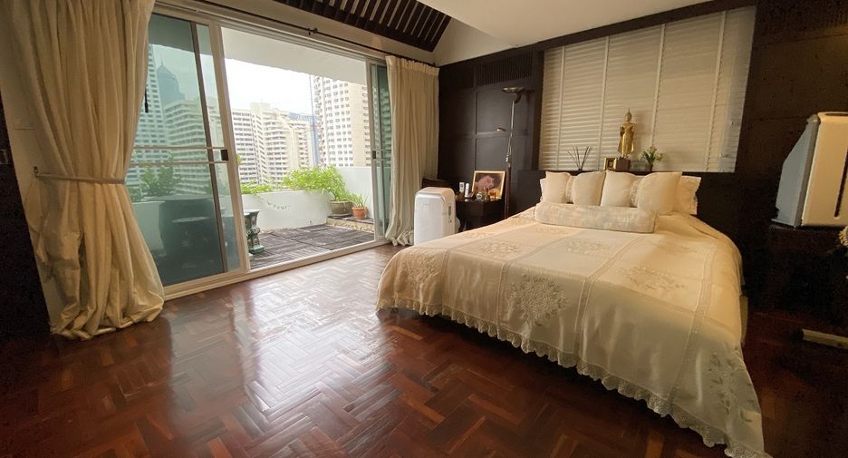 For sale 3 Beds condo in Khlong Toei, Bangkok