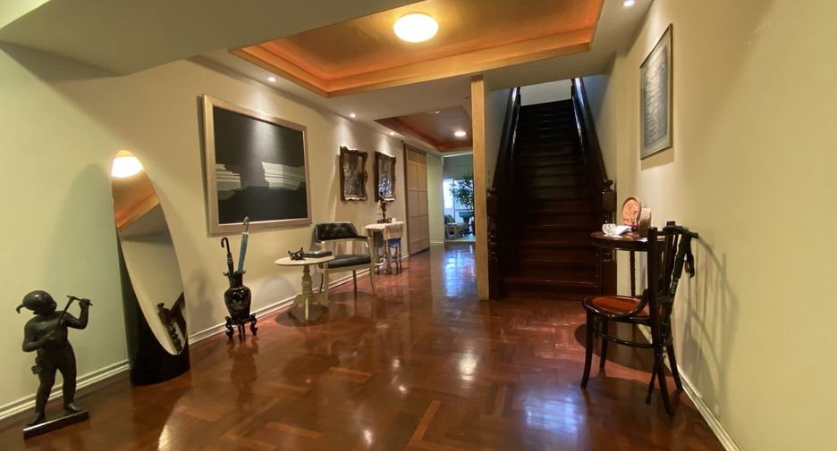 For sale 3 Beds condo in Khlong Toei, Bangkok