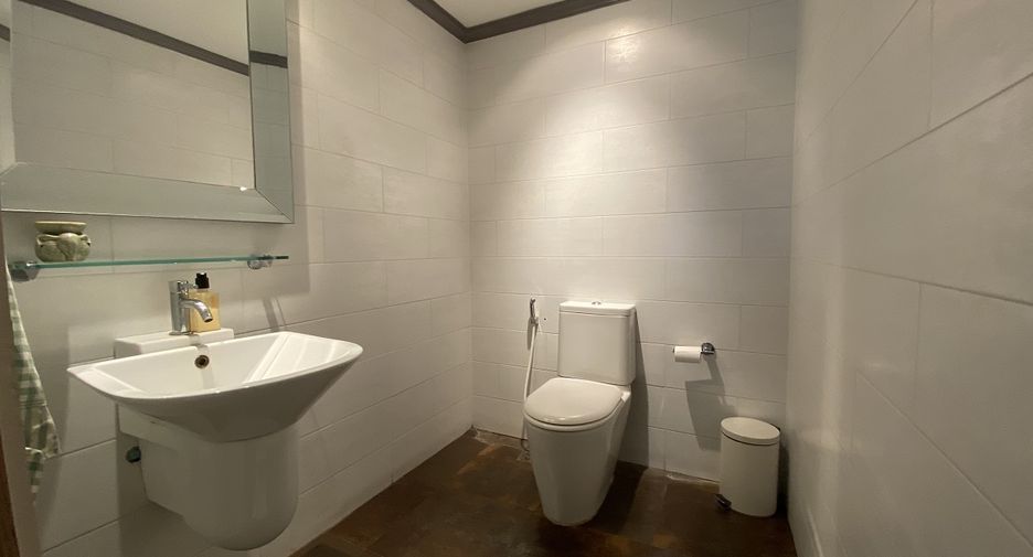 For sale 3 Beds condo in Khlong Toei, Bangkok