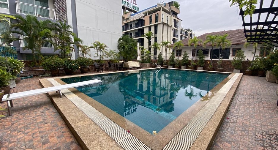 For sale 3 Beds condo in Khlong Toei, Bangkok