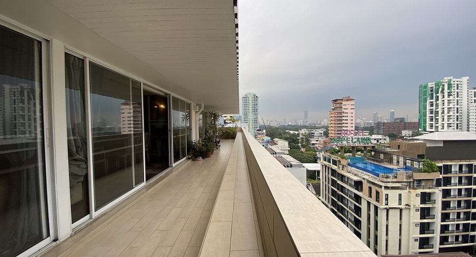 For sale 3 Beds condo in Khlong Toei, Bangkok