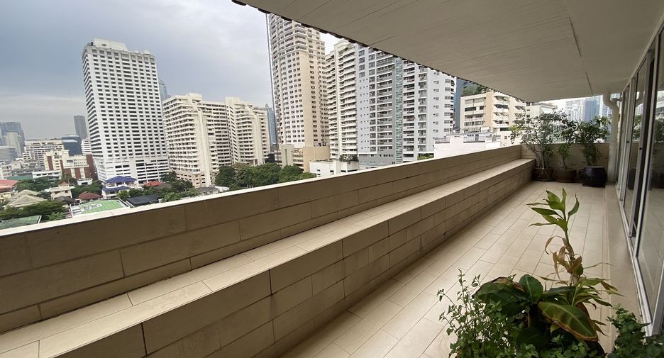 For sale 3 Beds condo in Khlong Toei, Bangkok