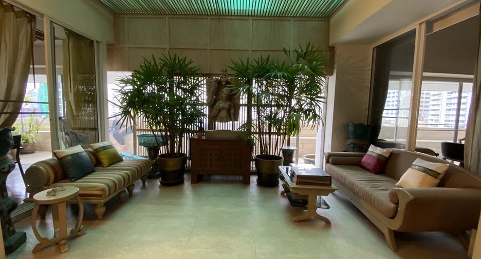 For sale 3 Beds condo in Khlong Toei, Bangkok