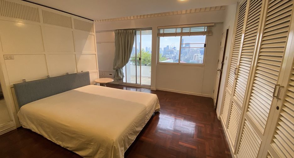 For sale 3 Beds condo in Khlong Toei, Bangkok