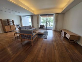 For rent 4 bedrooms condo in Yan Nawa, Bangkok