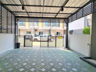 For rent 3 bed townhouse in Mueang Pathum Thani, Pathum Thani