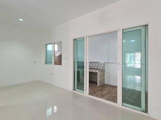 For rent 3 bed townhouse in Mueang Pathum Thani, Pathum Thani