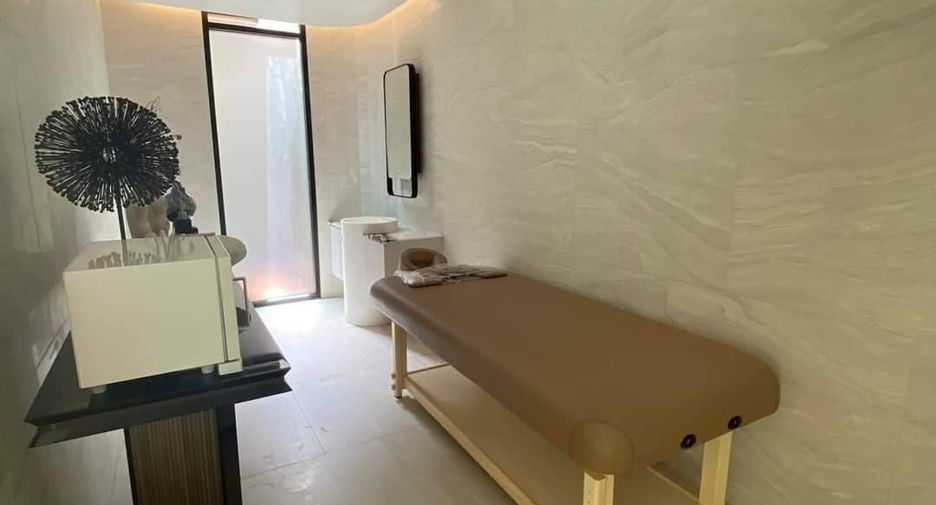 For rent 2 bed condo in Watthana, Bangkok