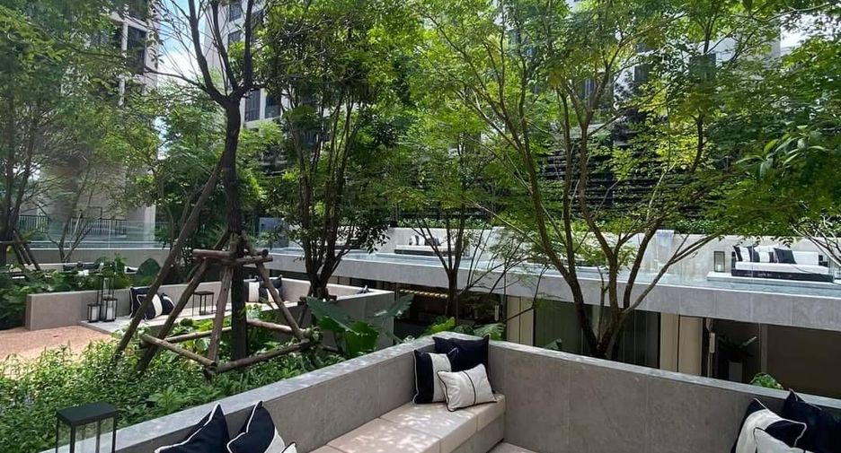 For rent 2 bed condo in Watthana, Bangkok