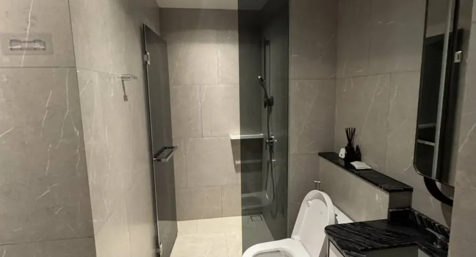 For rent 2 bed condo in Watthana, Bangkok
