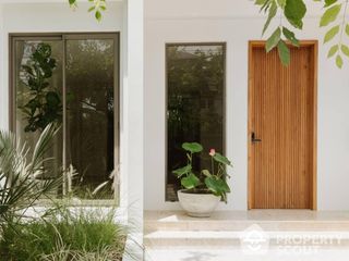 For sale 4 bed townhouse in Watthana, Bangkok