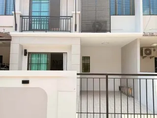 For sale 3 bed townhouse in Kathu, Phuket