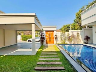 Casa en alquiler de 3 habitaciones en Bang Lamung, Chonburi