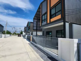 For sale and for rent warehouse in Khlong Toei, Bangkok