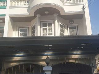 For sale 4 bed townhouse in Khlong San, Bangkok