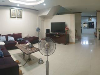 For sale 4 bed townhouse in Khlong San, Bangkok