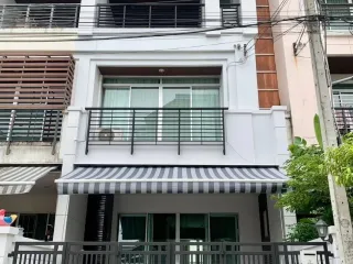 For sale 3 bed townhouse in Prawet, Bangkok