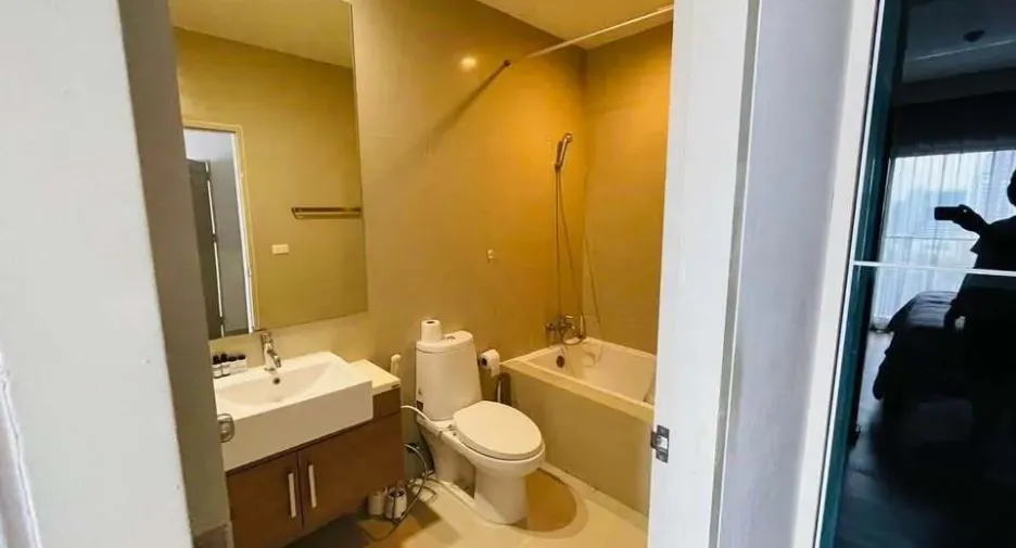 For rent 1 bed condo in Huai Khwang, Bangkok