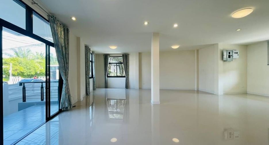 For sale 6 Beds townhouse in Hang Dong, Chiang Mai