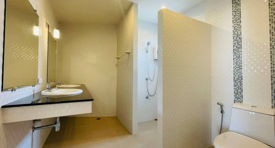 For sale 6 Beds townhouse in Hang Dong, Chiang Mai