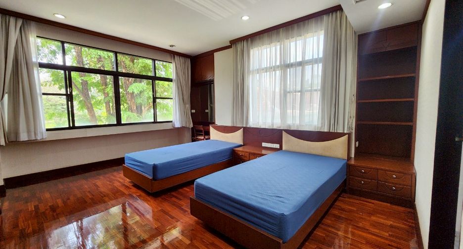 Condo en alquiler de 3 habitaciones en Watthana, Bangkok