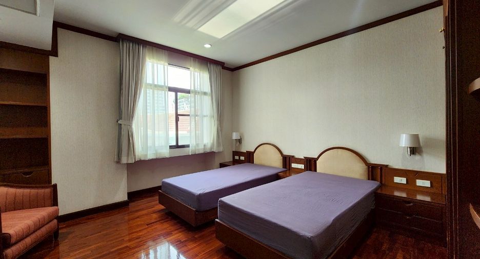 Condo en alquiler de 3 habitaciones en Watthana, Bangkok