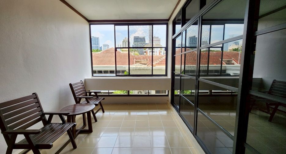 Condo en alquiler de 3 habitaciones en Watthana, Bangkok