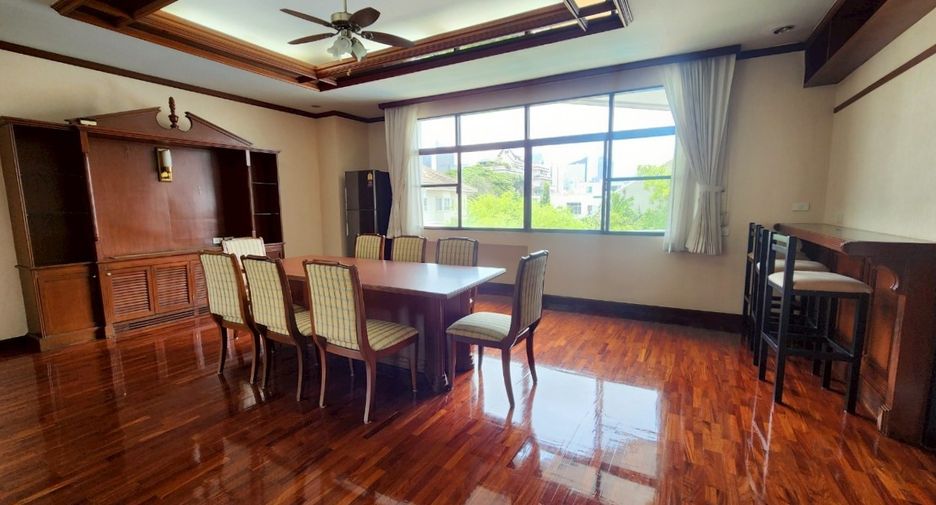 Condo en alquiler de 3 habitaciones en Watthana, Bangkok