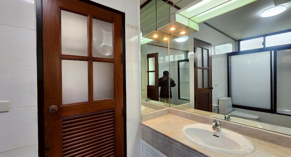 Condo en alquiler de 3 habitaciones en Watthana, Bangkok