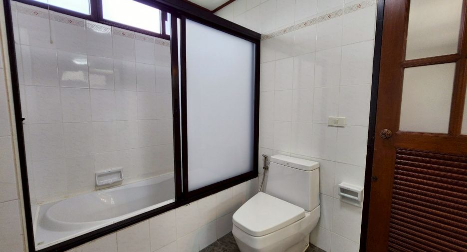 Condo en alquiler de 3 habitaciones en Watthana, Bangkok