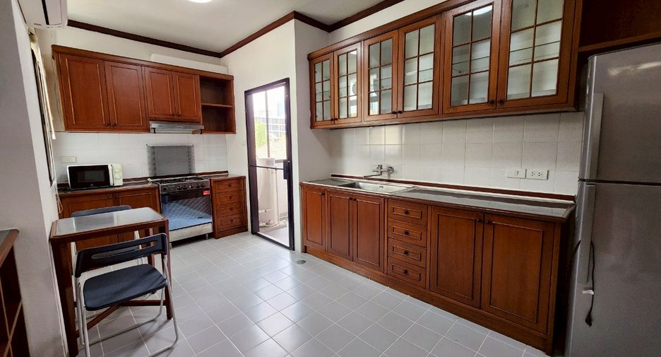 Condo en alquiler de 3 habitaciones en Watthana, Bangkok