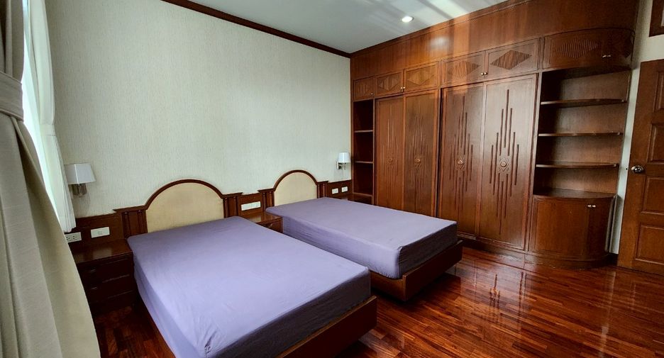 Condo en alquiler de 3 habitaciones en Watthana, Bangkok